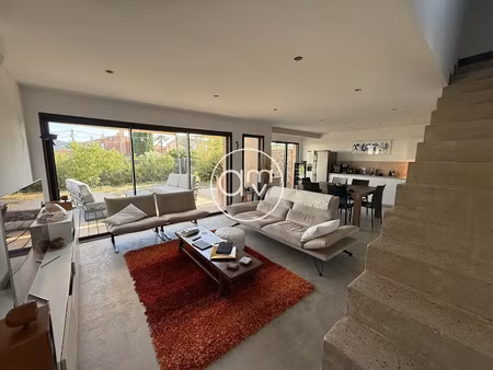 location maison 4 pièces 114.55 m² à hyeres (83400)  2 500 €