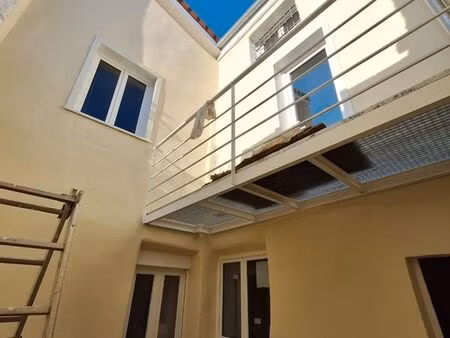 f2 meublé avec balcon