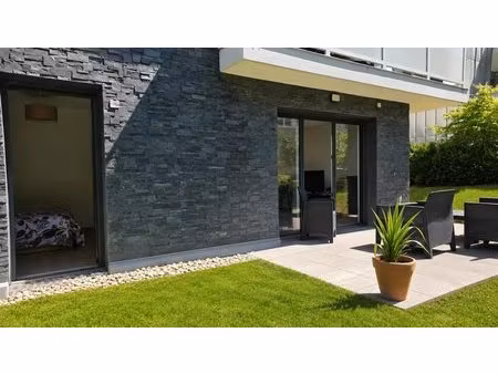 hypercentre  t2 rez-de-jardin avec garage  au calme
