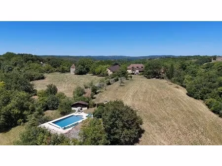 corps de ferme avec dépendances et piscine