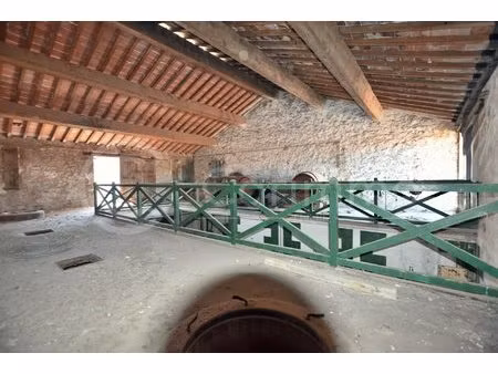 bâtiment 350m² à rénover