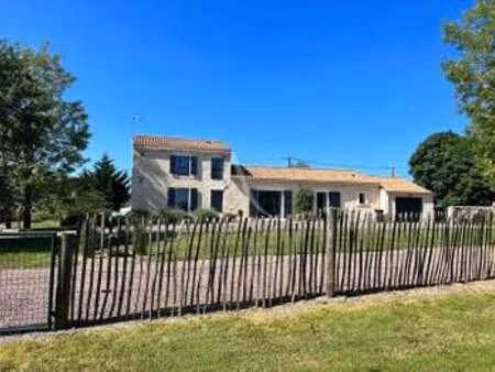 vente demeure d'exception à triaize (85580) : à vendre / 132m² triaize