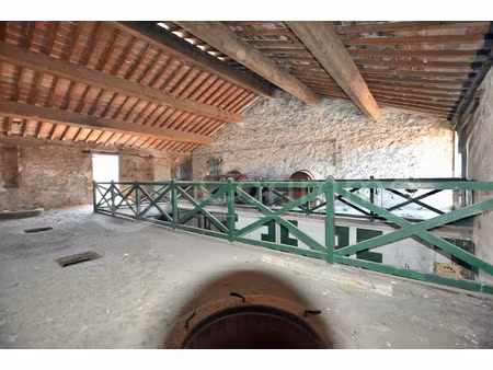 bâtiment 350m² à rénover