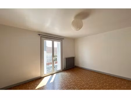 location appartement  m² t-3 à aire-sur-l'adour  550 €