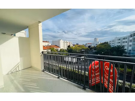 location appartement  62.5 m² t-3 à bordeaux  905 €