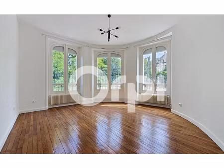 location appartement  89.08 m² t-4 à bourg-la-reine  2 470 €