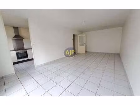 vente appartement 3 pièces à pontivy kerjalotte (56300) : à vendre 3 pièces / 72m² pontivy