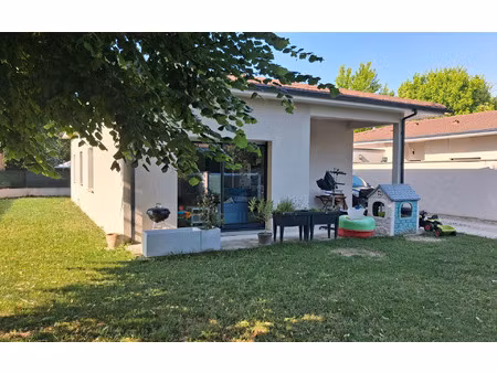 location maison  m² t-4 à mours-saint-eusèbe  980 €