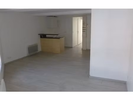location appartement  m² t-2 à pont-l'évêque  588 €