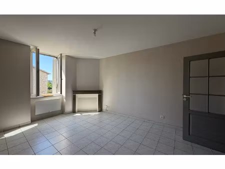 location appartement  m² t-3 à ruoms  600 €