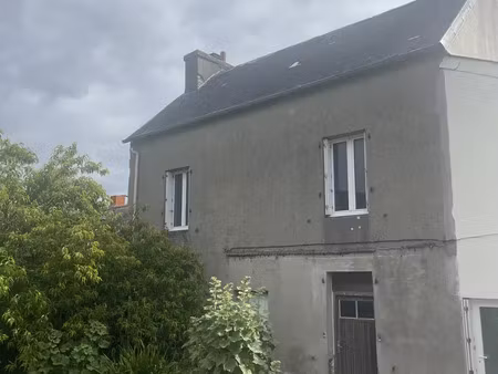 maison à châteauneuf-du-faou (29520)