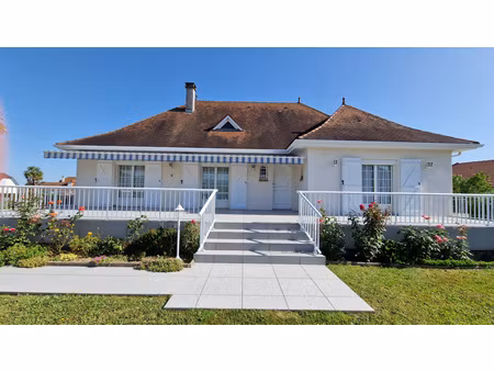 maison chic de qualite au calme avec vue montagne
