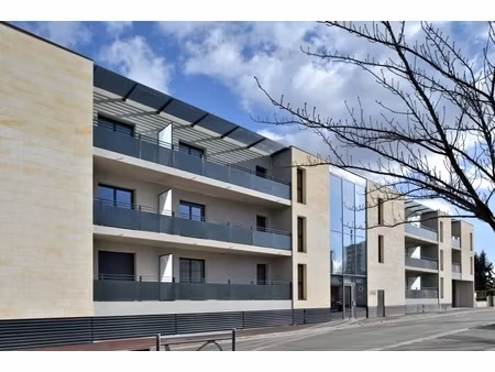 merignac capeyron - proche toutes commodités t2 bis avec balcon et parking