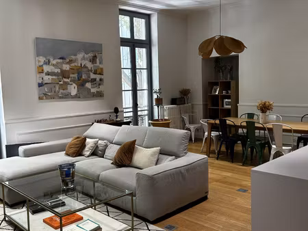 appartement d'exception face a la maison carré