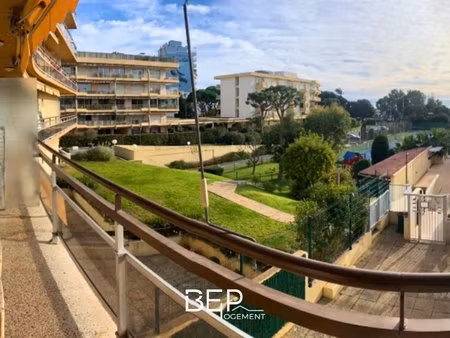 deux/trois pièces dans une résidence de standing avec piscine