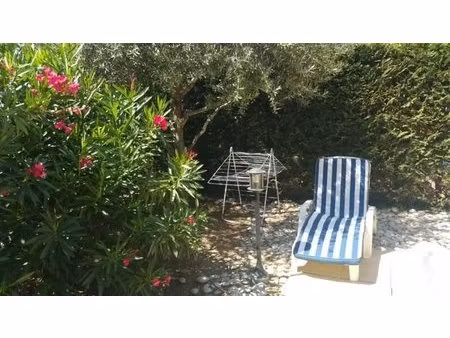 villeneuve loubet - f3 meublé avec jardin privatif.