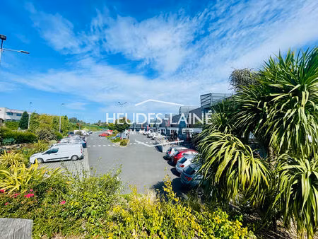 a louer : local commercial avranches 150 m2