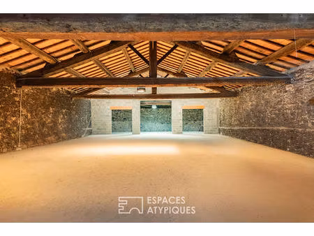 volumes et potentiel pour ce bâtiment à l'esprit loft à lézignan-corbières
