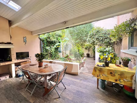 echoppe de plain pied 124 m2   garage  jardinet