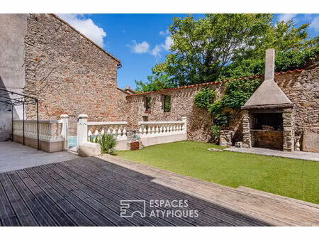 élégante maison de maître avec cour et piscine