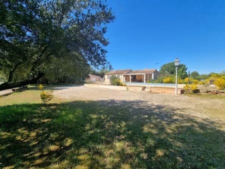 a régusse villa t6 de 135m2 avec piscine et garage sur 2430m