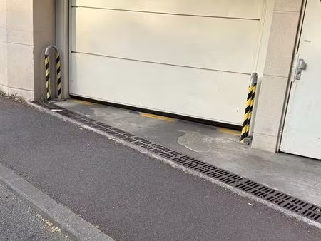 location parking couvert et securise