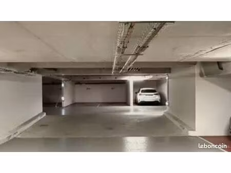 location parking couvert securise