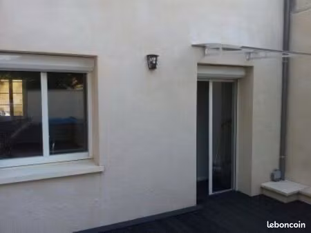 maison de ville rénovée avec terrasse et jardin – centre-ville de bergerac