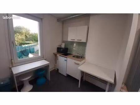studio meublé 12 m² – 200 m université mont houy – toutes charges comprises