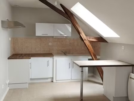 appartement à louer dans village à 15mn de sablé
