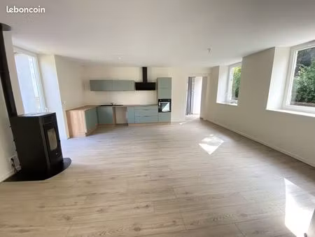 chateau 3 pièces 83 m²