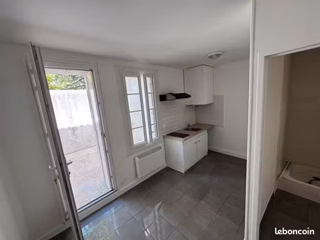 loue appartement t2 cozes avec cour