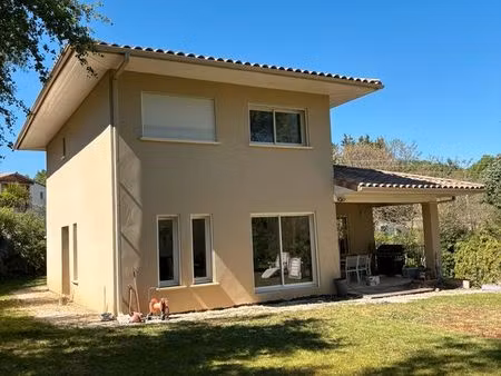 maison 150 m² 4 chambres et un bureaux garage