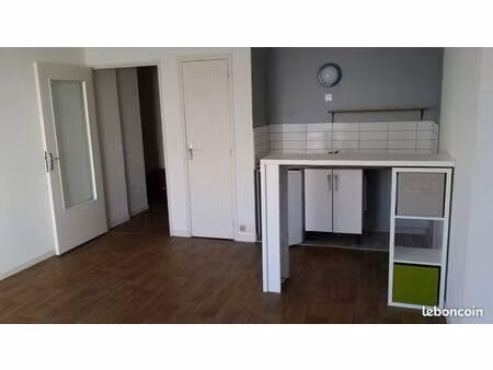grand studio avec parking