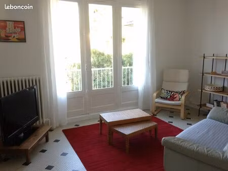 t2 50 m2 meublé en haut de la rue de portillon