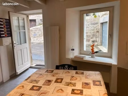 location de petite maison de village en meublé dans le bourg de périgneux