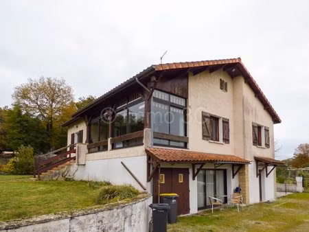 pavillon sur sous-sol avec deux logements