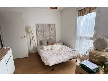 location appartement  m² t-1 à la courneuve  766 €