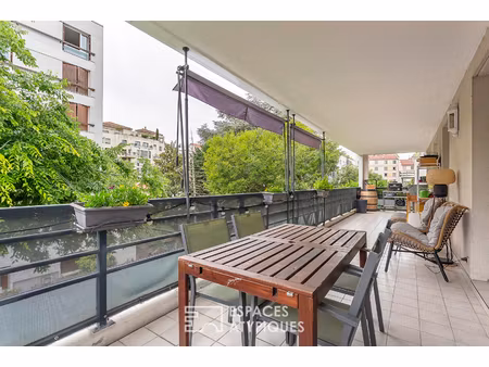 appartement contemporain avec terrasse et son garage double proche monplaisir