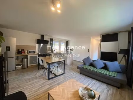 avranches : appartement 3 pièces entièrement rénové de 65 m² avec terrasse et stationnemen