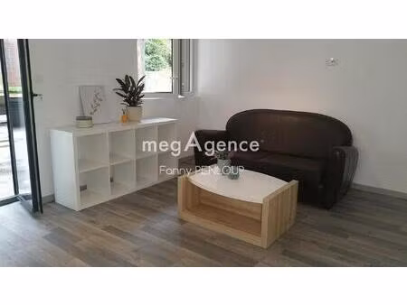 avranches : appartement t2 entièrement rénové avec terrasse et stationnement