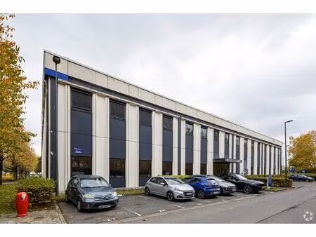 location bureaux 67 m² à 2 542 m²