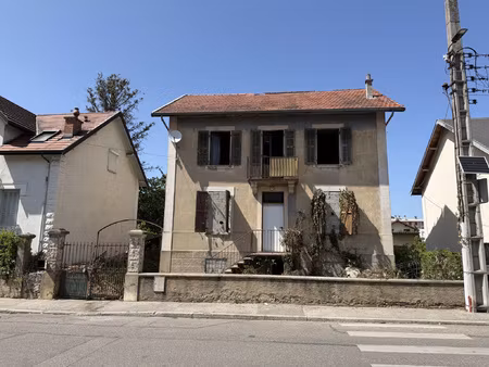 aix-les-bains - maison de ville à réhabiliter