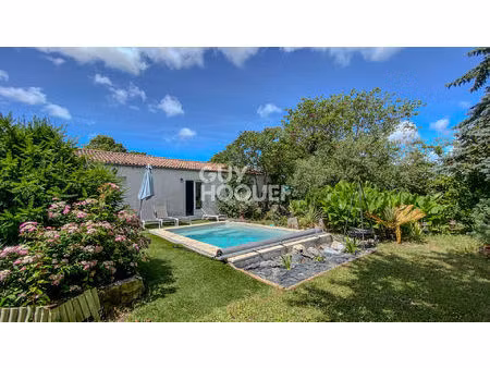 maison familiale de 180 m² avec piscine et double garage