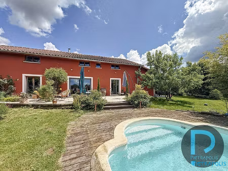ferme de 187m² avec 5 chambres  piscine  nombreuses dépendance