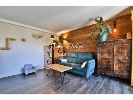magnifique appartement t4 rénové avec terrasse  vue lac et parking privatif