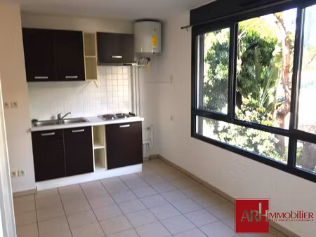 a vendre beau f1 au calme - loué - bas des rampes de st franço
