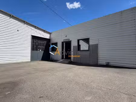 dépôt avec bureaux de 236m²