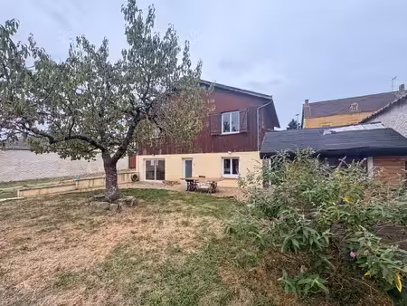 maison familiale de 143m2  piscine  hangar de 300m2 et terrain clos de 1136m2