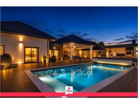 belle villa de plain-pied avec piscine- 4 chambres dont 1 suite-double garage